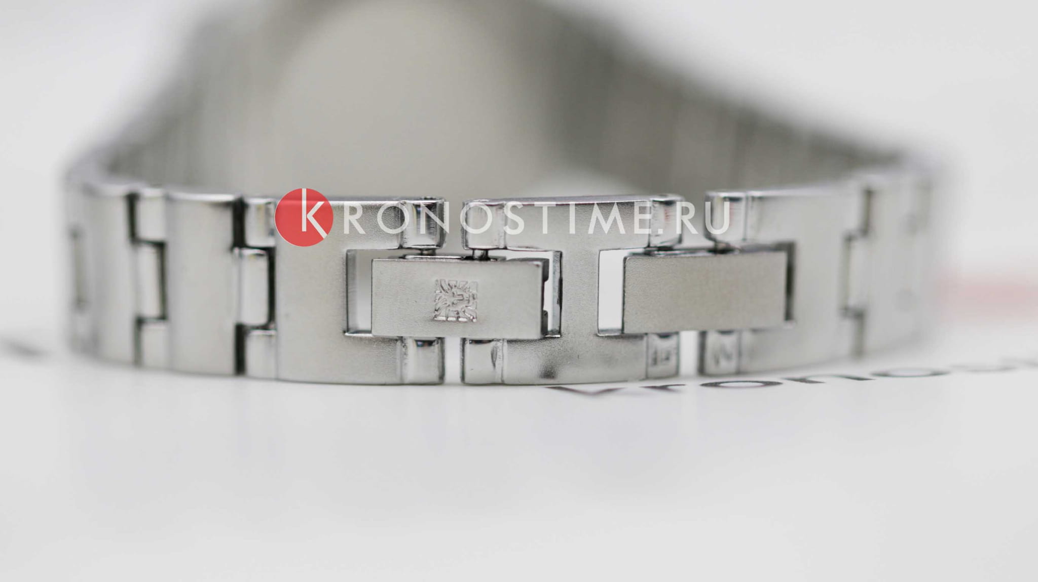 Anne Klein Anne Klein Metals 8655SISV кварцевые женские часы часы крупный план белый циферблата